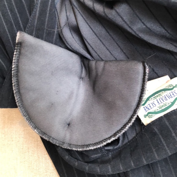 ✨💙Vintage Navy Pinstripe Stretchy Blazer💙✨ - Picture 9 of 9